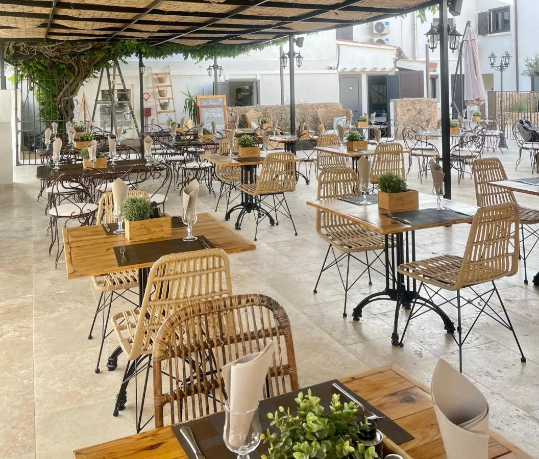 Hotel Restaurant La Caravelle Sari-Solenzara Exteriör bild